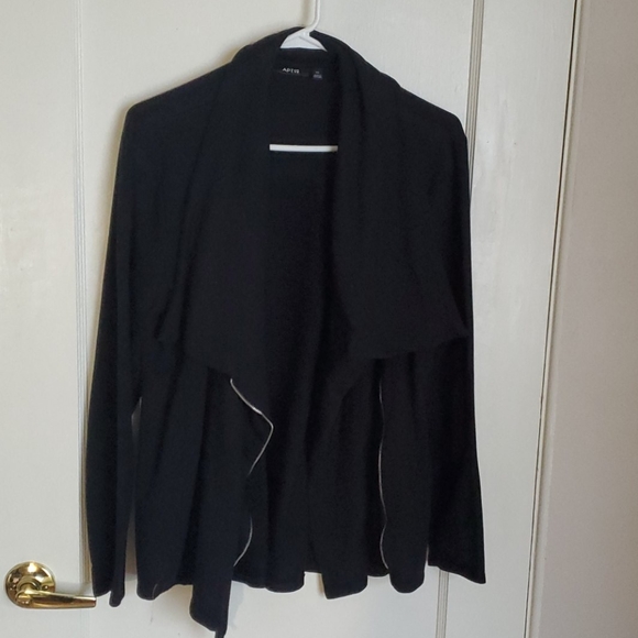 Sweater - Picture 4 of 4